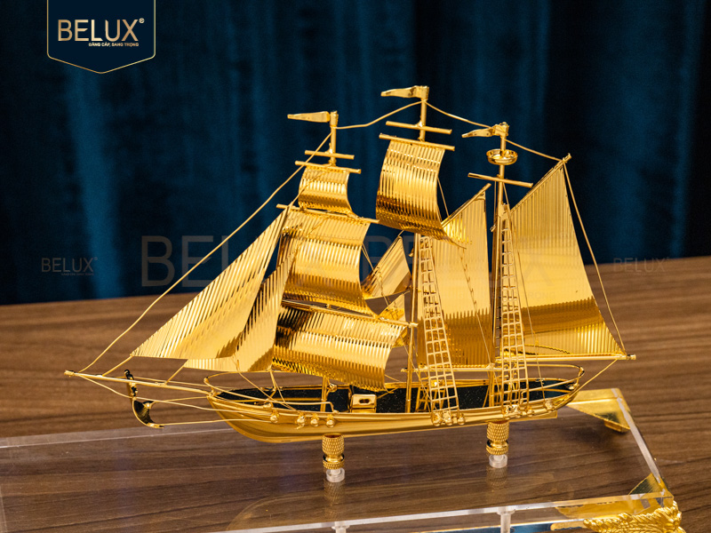 Đế bút thuận buồm xuôi gió mạ vàng 24k 34x10x20cm